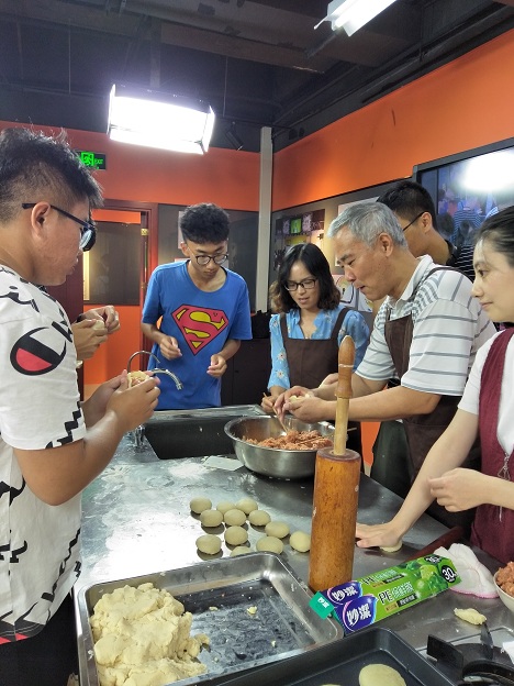 共捧一轮明月，感恩永存心间――3044永利集团官网导师团中秋节感恩活动