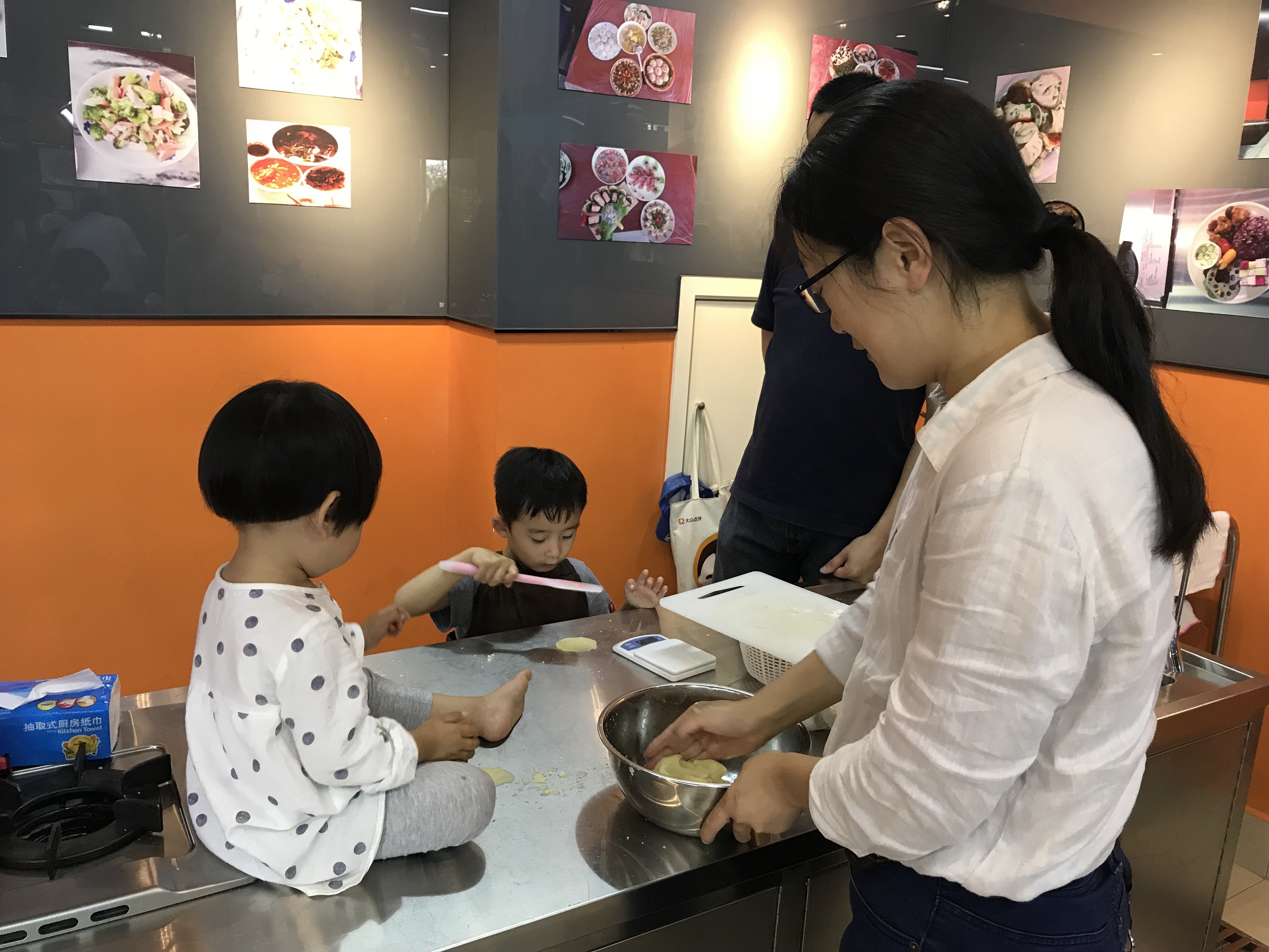3044永利集团官网工会举行六一亲子烘焙活动