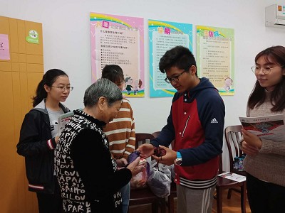 爱满重阳节，浓浓敬老情―3044永利集团官网员工党支部开展社区为老服务