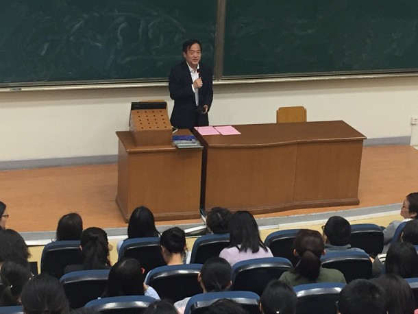 3044永利集团官网导师团聘任仪式暨“心怀感恩・勇于担当”主题讲座顺利举行